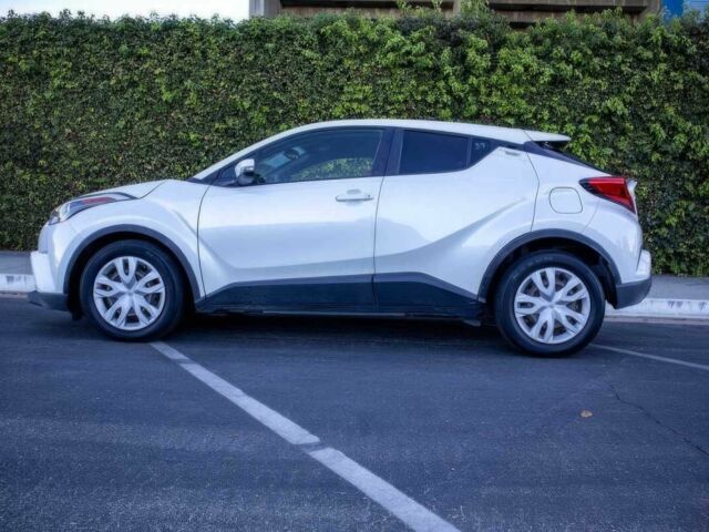 Сірий Тойота C-HR, об'ємом двигуна 2 л та пробігом 50 тис. км за 7400 $, фото 4 на Automoto.ua