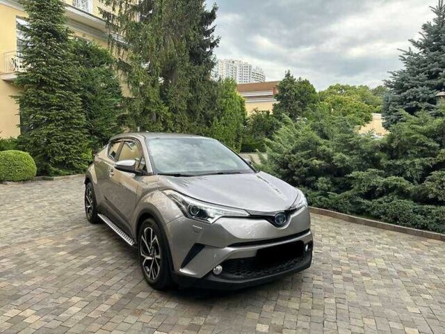 Серый Тойота C-HR, объемом двигателя 1.8 л и пробегом 77 тыс. км за 17900 $, фото 3 на Automoto.ua