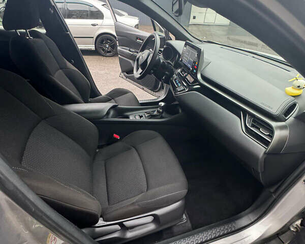 Серый Тойота C-HR, объемом двигателя 1.99 л и пробегом 80 тыс. км за 20500 $, фото 13 на Automoto.ua