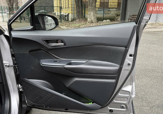 Сірий Тойота C-HR, об'ємом двигуна 1.2 л та пробігом 42 тис. км за 23000 $, фото 18 на Automoto.ua