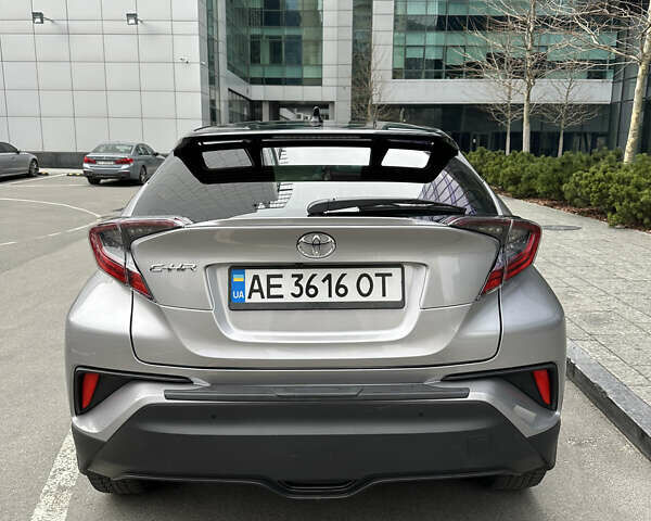 Серый Тойота C-HR, объемом двигателя 2 л и пробегом 29 тыс. км за 22999 $, фото 9 на Automoto.ua