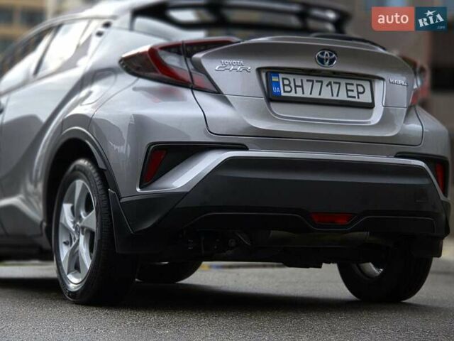 Сірий Тойота C-HR, об'ємом двигуна 1.8 л та пробігом 60 тис. км за 26500 $, фото 4 на Automoto.ua