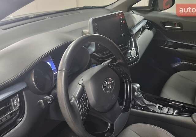 Сірий Тойота C-HR, об'ємом двигуна 1.8 л та пробігом 86 тис. км за 23800 $, фото 10 на Automoto.ua
