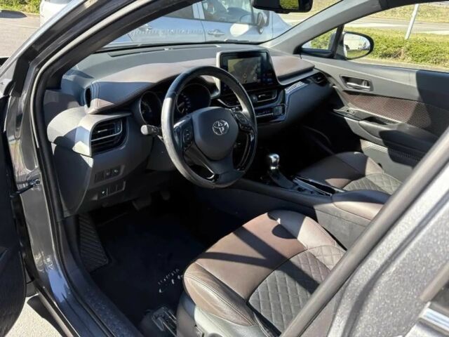Серый Тойота C-HR, объемом двигателя 1.8 л и пробегом 64 тыс. км за 13600 $, фото 5 на Automoto.ua