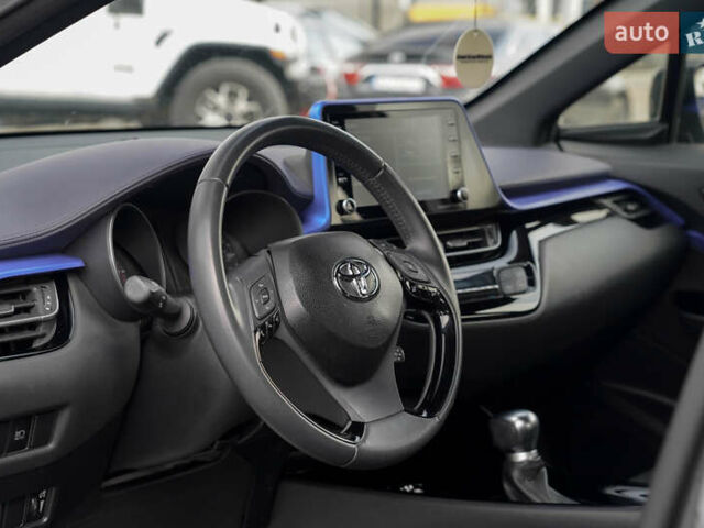 Серый Тойота C-HR, объемом двигателя 2 л и пробегом 28 тыс. км за 22400 $, фото 17 на Automoto.ua