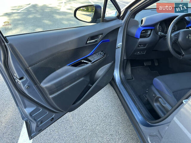 Сірий Тойота C-HR, об'ємом двигуна 1.2 л та пробігом 25 тис. км за 23900 $, фото 39 на Automoto.ua