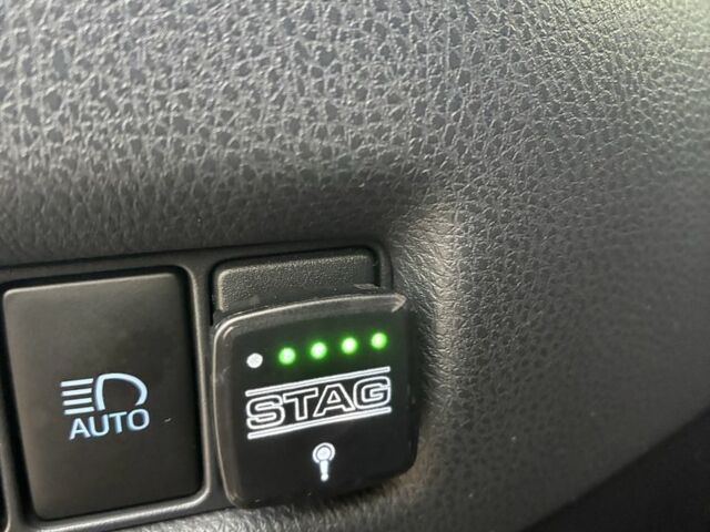 Серый Тойота C-HR, объемом двигателя 2 л и пробегом 58 тыс. км за 18000 $, фото 6 на Automoto.ua