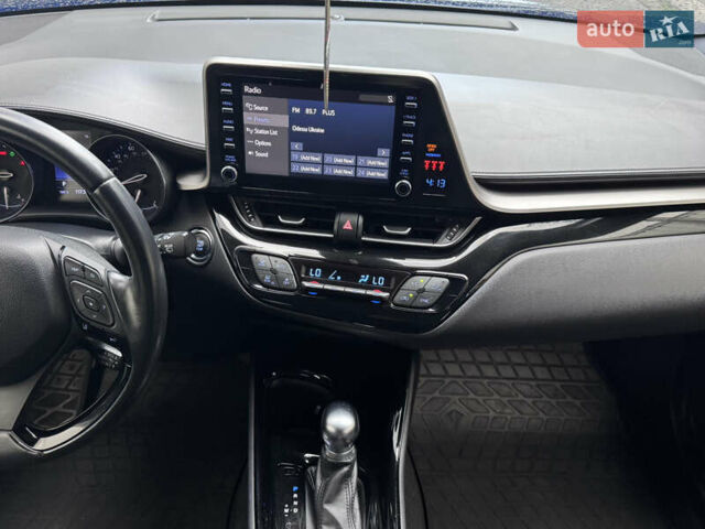 Серый Тойота C-HR, объемом двигателя 1.99 л и пробегом 136 тыс. км за 19300 $, фото 89 на Automoto.ua