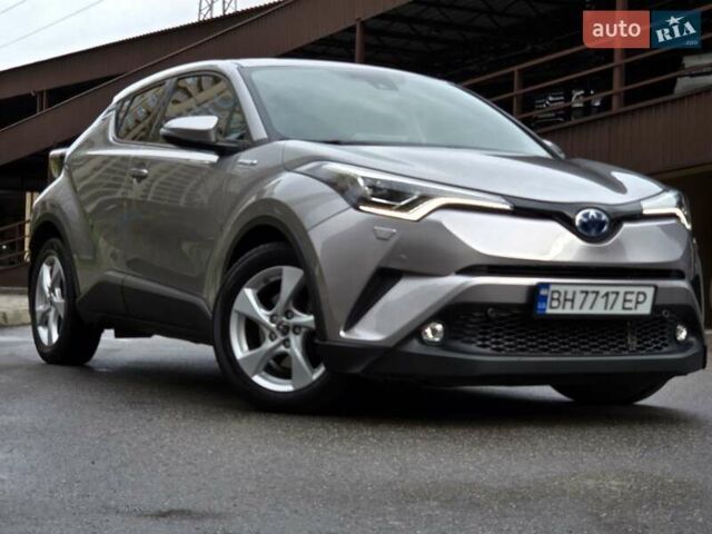 Сірий Тойота C-HR, об'ємом двигуна 1.8 л та пробігом 60 тис. км за 26500 $, фото 3 на Automoto.ua