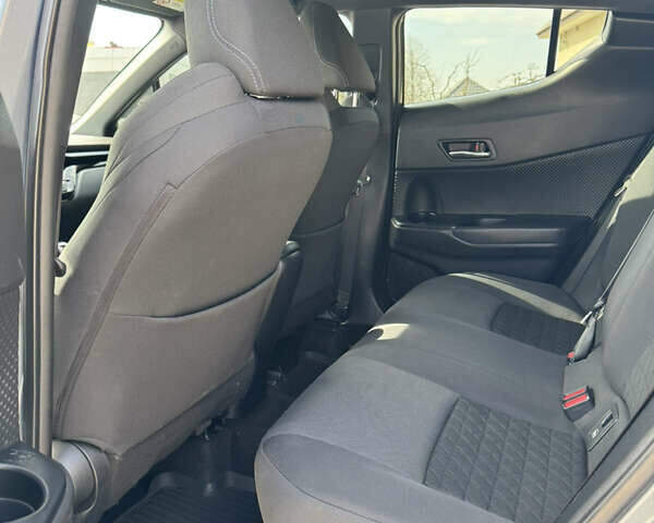 Сірий Тойота C-HR, об'ємом двигуна 1.8 л та пробігом 141 тис. км за 23000 $, фото 15 на Automoto.ua