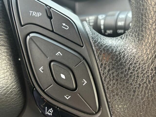 Серый Тойота C-HR, объемом двигателя 2 л и пробегом 58 тыс. км за 18000 $, фото 17 на Automoto.ua