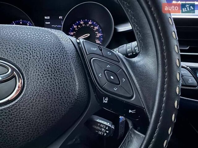 Серый Тойота C-HR, объемом двигателя 2 л и пробегом 57 тыс. км за 20990 $, фото 16 на Automoto.ua