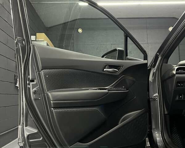 Серый Тойота C-HR, объемом двигателя 1.8 л и пробегом 16 тыс. км за 24999 $, фото 20 на Automoto.ua