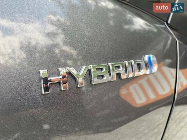 Серый Тойота C-HR, объемом двигателя 1.8 л и пробегом 128 тыс. км за 21300 $, фото 4 на Automoto.ua