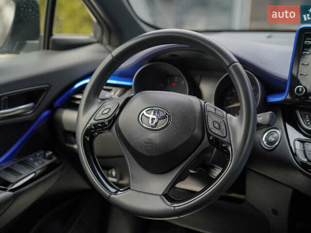 Серый Тойота C-HR, объемом двигателя 2 л и пробегом 28 тыс. км за 22400 $, фото 19 на Automoto.ua