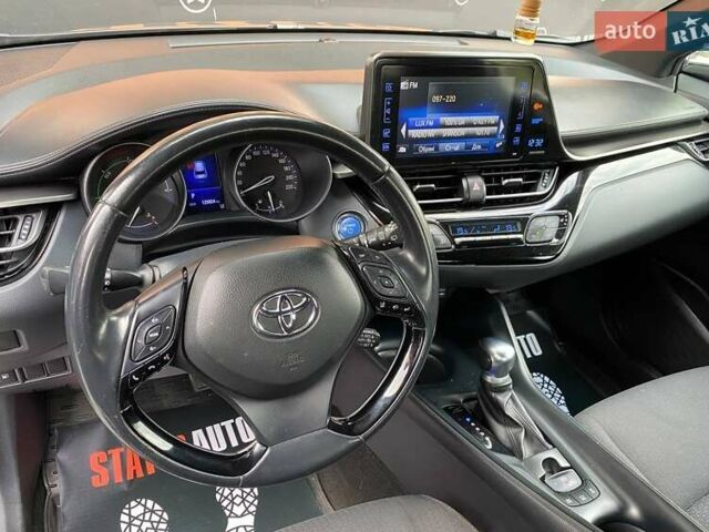 Серый Тойота C-HR, объемом двигателя 1.8 л и пробегом 128 тыс. км за 21300 $, фото 14 на Automoto.ua