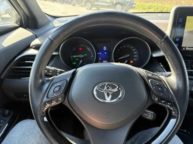 Серый Тойота C-HR, объемом двигателя 1.8 л и пробегом 64 тыс. км за 13600 $, фото 10 на Automoto.ua