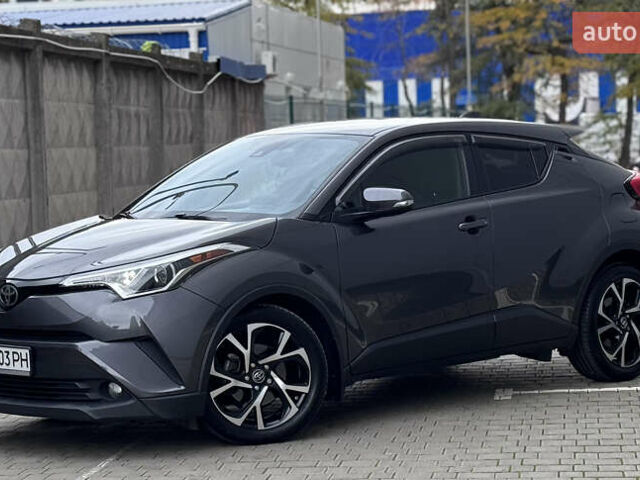 Серый Тойота C-HR, объемом двигателя 1.99 л и пробегом 136 тыс. км за 19300 $, фото 1 на Automoto.ua