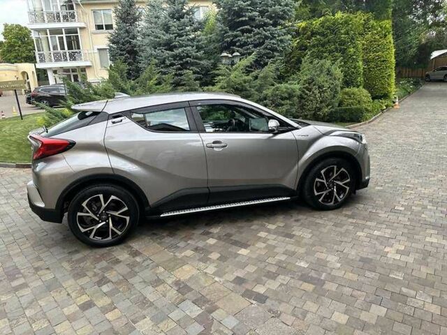 Серый Тойота C-HR, объемом двигателя 1.8 л и пробегом 77 тыс. км за 17900 $, фото 4 на Automoto.ua