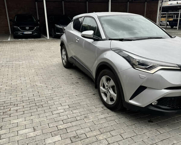Серый Тойота C-HR, объемом двигателя 1.2 л и пробегом 12 тыс. км за 26500 $, фото 10 на Automoto.ua