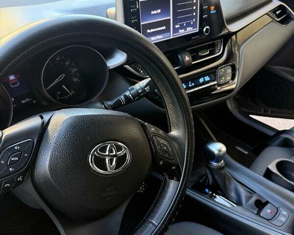 Сірий Тойота C-HR, об'ємом двигуна 1.99 л та пробігом 56 тис. км за 21500 $, фото 27 на Automoto.ua