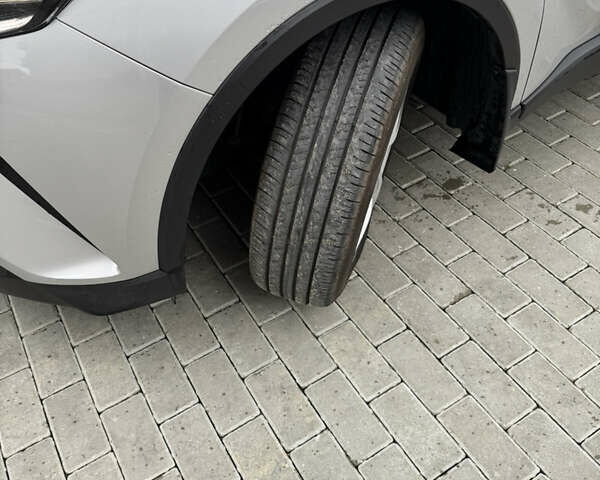 Серый Тойота C-HR, объемом двигателя 1.2 л и пробегом 12 тыс. км за 26500 $, фото 12 на Automoto.ua