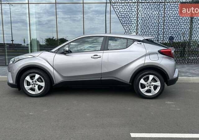 Сірий Тойота C-HR, об'ємом двигуна 1.2 л та пробігом 62 тис. км за 20933 $, фото 2 на Automoto.ua
