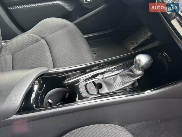 Серый Тойота C-HR, объемом двигателя 1.99 л и пробегом 136 тыс. км за 19300 $, фото 68 на Automoto.ua