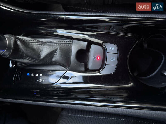 Серый Тойота C-HR, объемом двигателя 1.99 л и пробегом 136 тыс. км за 19300 $, фото 102 на Automoto.ua