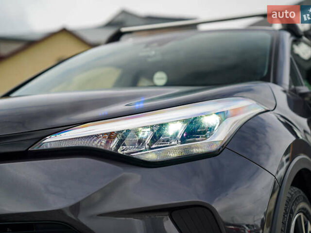 Серый Тойота C-HR, объемом двигателя 2 л и пробегом 28 тыс. км за 22400 $, фото 10 на Automoto.ua