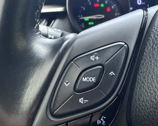 Серый Тойота C-HR, объемом двигателя 1.99 л и пробегом 136 тыс. км за 19300 $, фото 97 на Automoto.ua