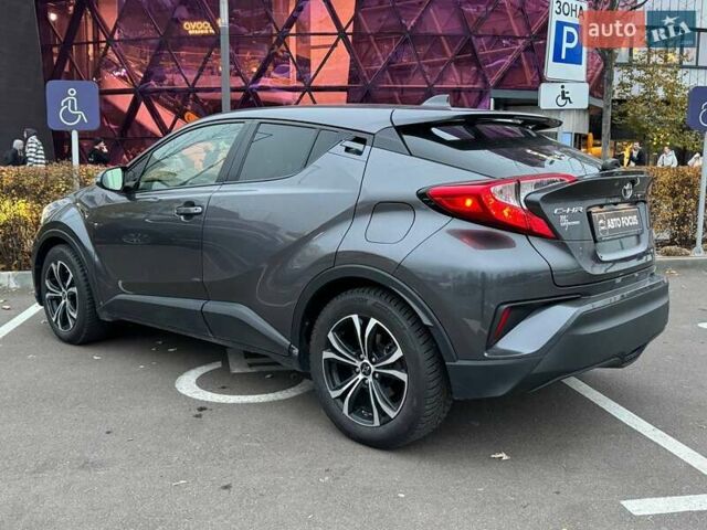 Серый Тойота C-HR, объемом двигателя 2 л и пробегом 57 тыс. км за 20990 $, фото 4 на Automoto.ua