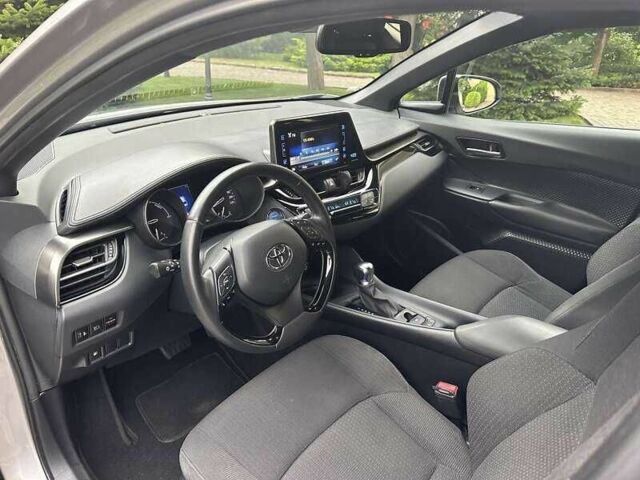 Серый Тойота C-HR, объемом двигателя 1.8 л и пробегом 77 тыс. км за 17900 $, фото 10 на Automoto.ua