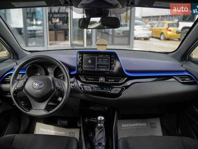 Серый Тойота C-HR, объемом двигателя 2 л и пробегом 28 тыс. км за 22400 $, фото 18 на Automoto.ua