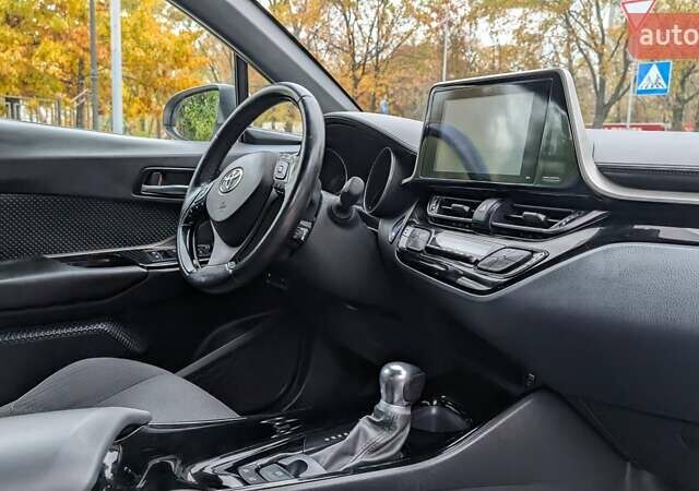 Тойота C-HR 2019 в Киеве на Automoto.ua Серый Тойота C-HR, объемом двигателя 1.8 л и пробегом 133 тыс. км за 21500 $, фото 2 на Automoto.ua