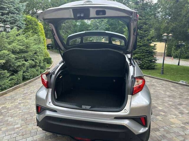 Серый Тойота C-HR, объемом двигателя 1.8 л и пробегом 77 тыс. км за 17900 $, фото 16 на Automoto.ua