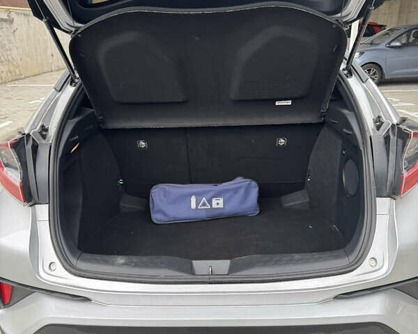 Серый Тойота C-HR, объемом двигателя 1.2 л и пробегом 12 тыс. км за 26500 $, фото 1 на Automoto.ua