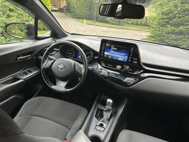 Серый Тойота C-HR, объемом двигателя 1.8 л и пробегом 77 тыс. км за 17900 $, фото 13 на Automoto.ua