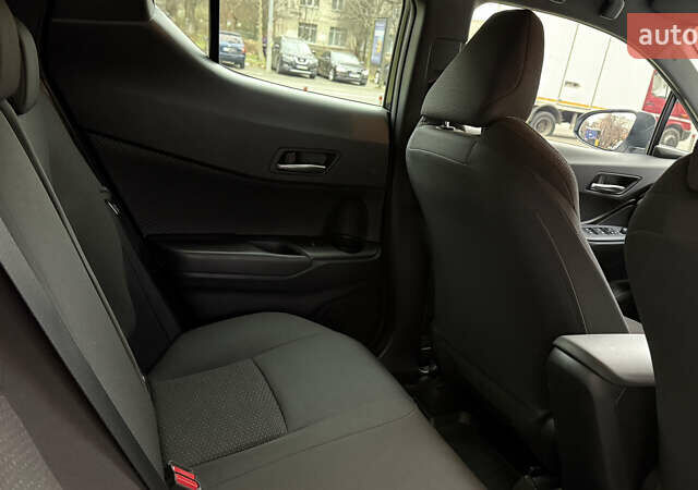 Сірий Тойота C-HR, об'ємом двигуна 1.2 л та пробігом 42 тис. км за 23000 $, фото 17 на Automoto.ua