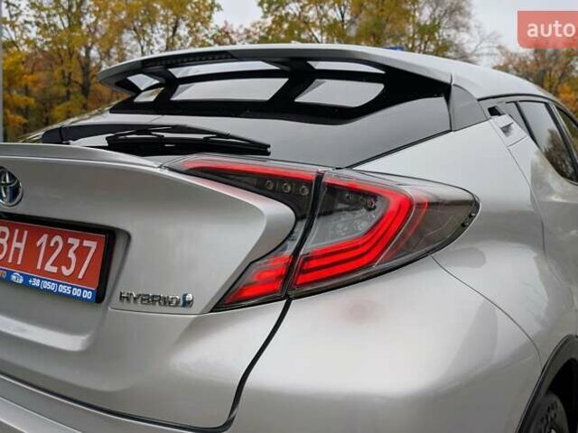 Тойота C-HR 2019 в Киеве на Automoto.ua Серый Тойота C-HR, объемом двигателя 1.8 л и пробегом 133 тыс. км за 21500 $, фото 8 на Automoto.ua