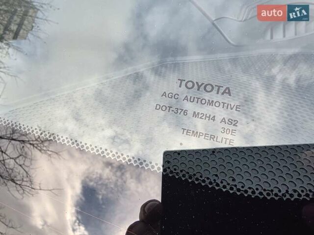 Сірий Тойота C-HR, об'ємом двигуна 1.8 л та пробігом 60 тис. км за 26500 $, фото 26 на Automoto.ua