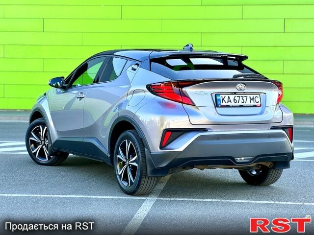 Серый Тойота C-HR, объемом двигателя 1.2 л и пробегом 24 тыс. км за 24900 $, фото 3 на Automoto.ua