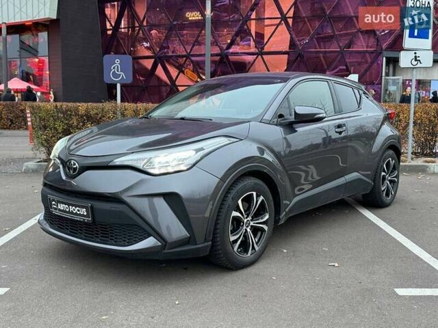 Серый Тойота C-HR, объемом двигателя 2 л и пробегом 57 тыс. км за 20990 $, фото 3 на Automoto.ua