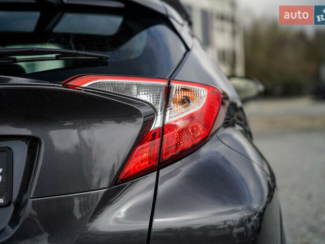 Серый Тойота C-HR, объемом двигателя 2 л и пробегом 28 тыс. км за 22400 $, фото 7 на Automoto.ua