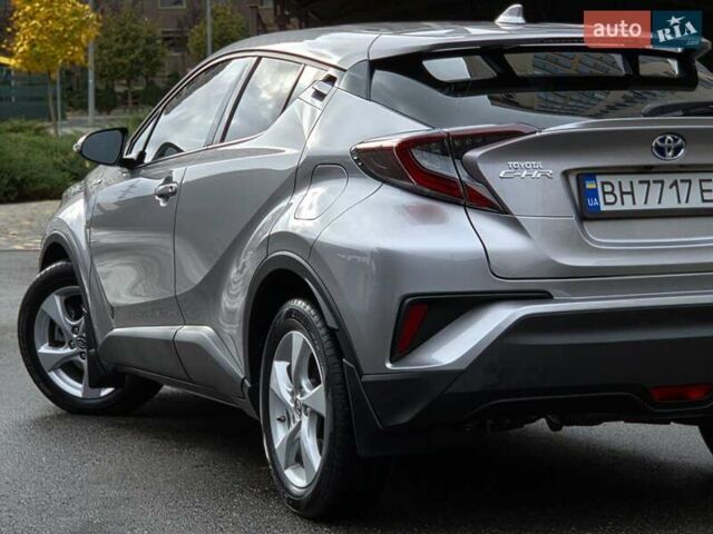 Сірий Тойота C-HR, об'ємом двигуна 1.8 л та пробігом 60 тис. км за 26500 $, фото 7 на Automoto.ua