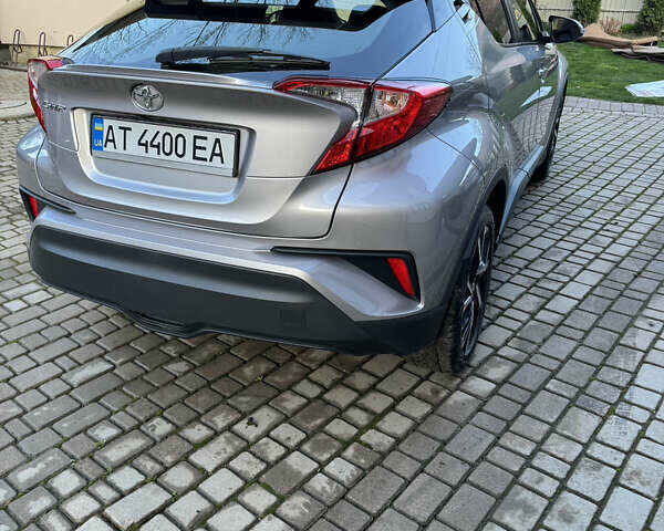 Серый Тойота C-HR, объемом двигателя 1.99 л и пробегом 53 тыс. км за 21000 $, фото 3 на Automoto.ua