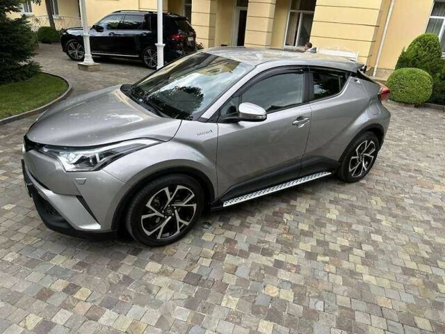 Серый Тойота C-HR, объемом двигателя 1.8 л и пробегом 77 тыс. км за 17900 $, фото 1 на Automoto.ua