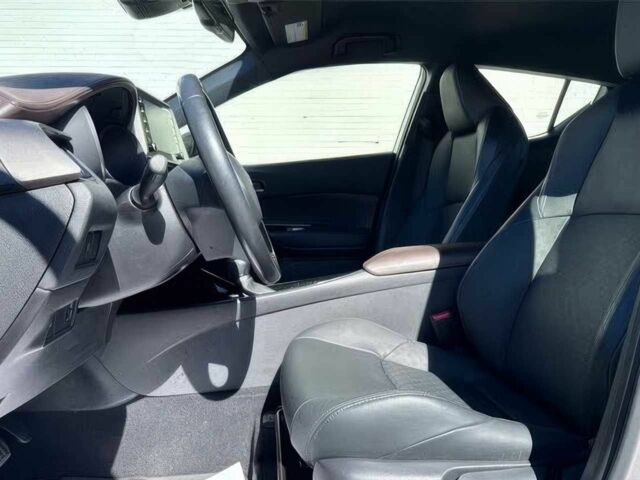 Серый Тойота C-HR, объемом двигателя 2 л и пробегом 30 тыс. км за 4650 $, фото 7 на Automoto.ua