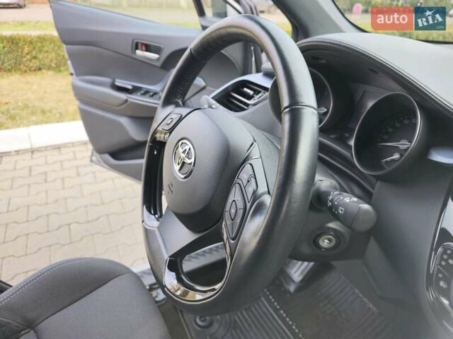 Серый Тойота C-HR, объемом двигателя 1.2 л и пробегом 60 тыс. км за 21900 $, фото 20 на Automoto.ua