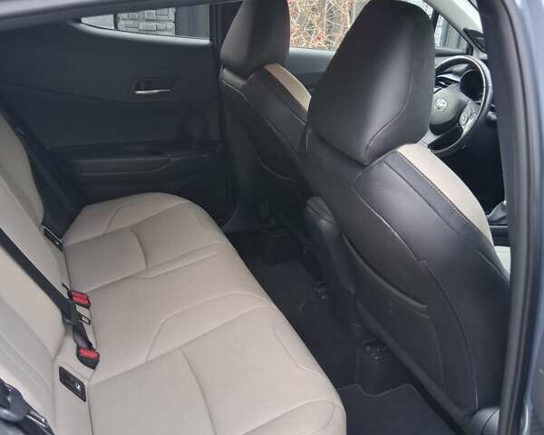 Серый Тойота C-HR, объемом двигателя 1.99 л и пробегом 32 тыс. км за 28200 $, фото 7 на Automoto.ua